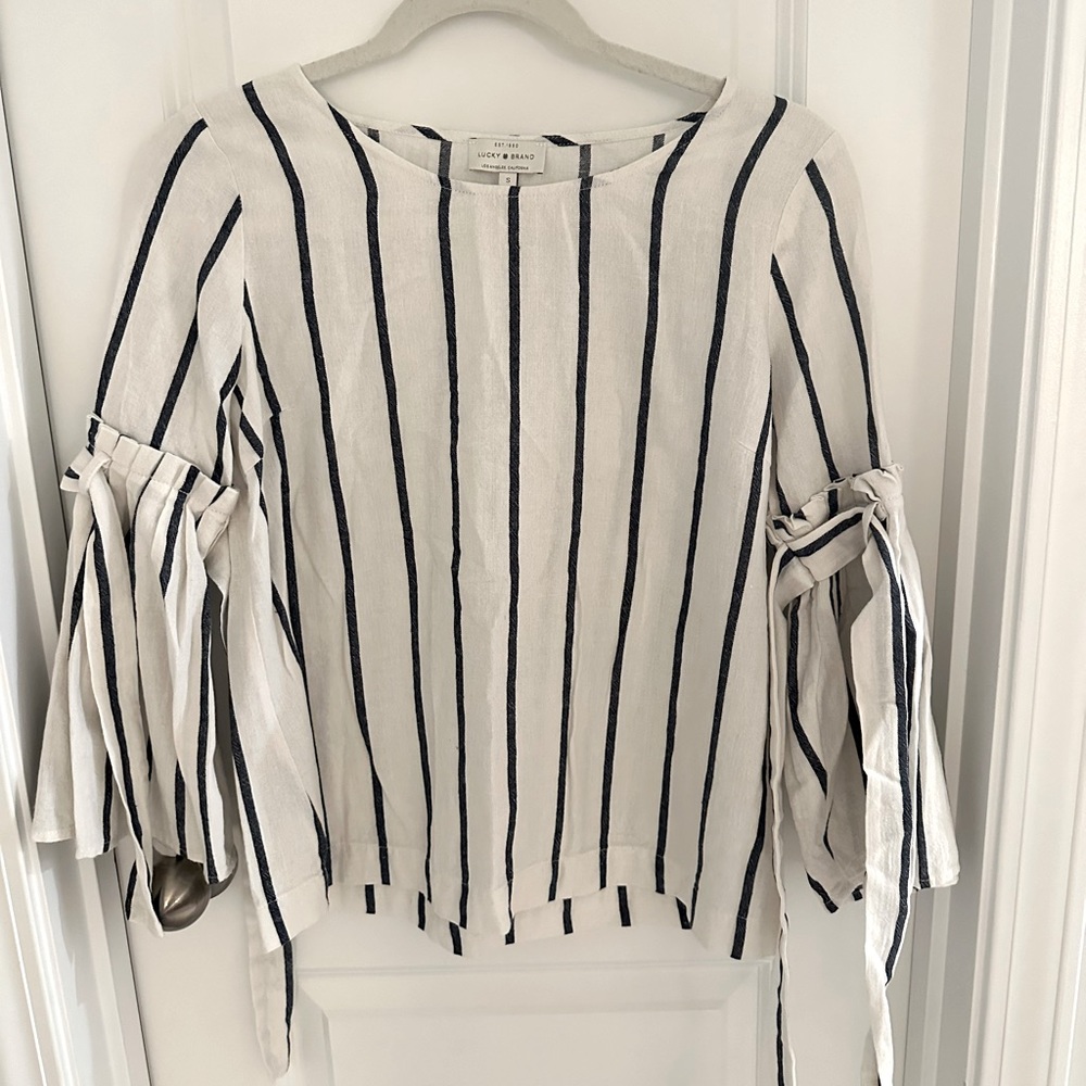 Lucky Brand Bell Sleeve Blouse with tie detail on sleeve Size Small